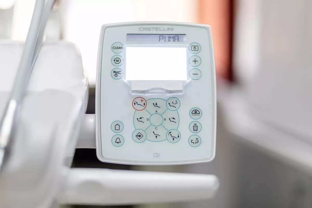 Pantalla de control del sillón de la clínica dental